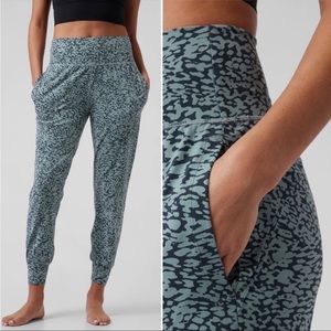 Athleta Salutation Jogger Teal Texture